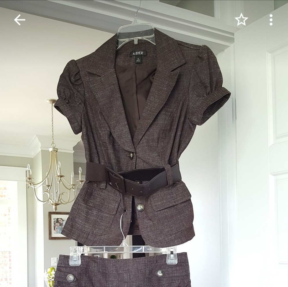 Ladie's suit M, Brown, Excellent Cond.